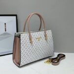 شنطة يد مايكل كورس